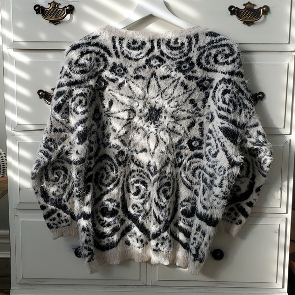 Katsumi black and cream fuzzy sweater - Picture 2 of 4